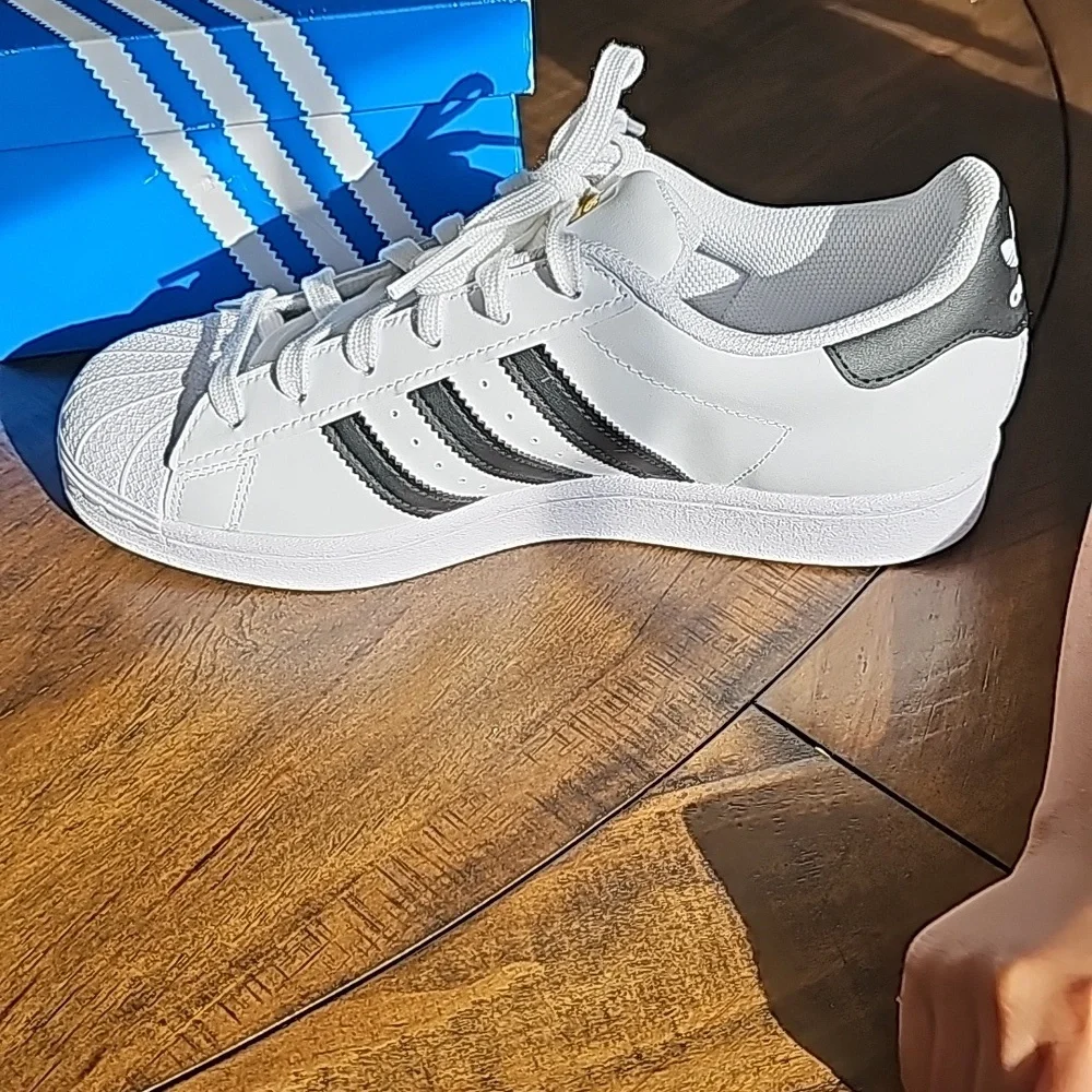 Shell Toe Adidas - Picture 4 of 8